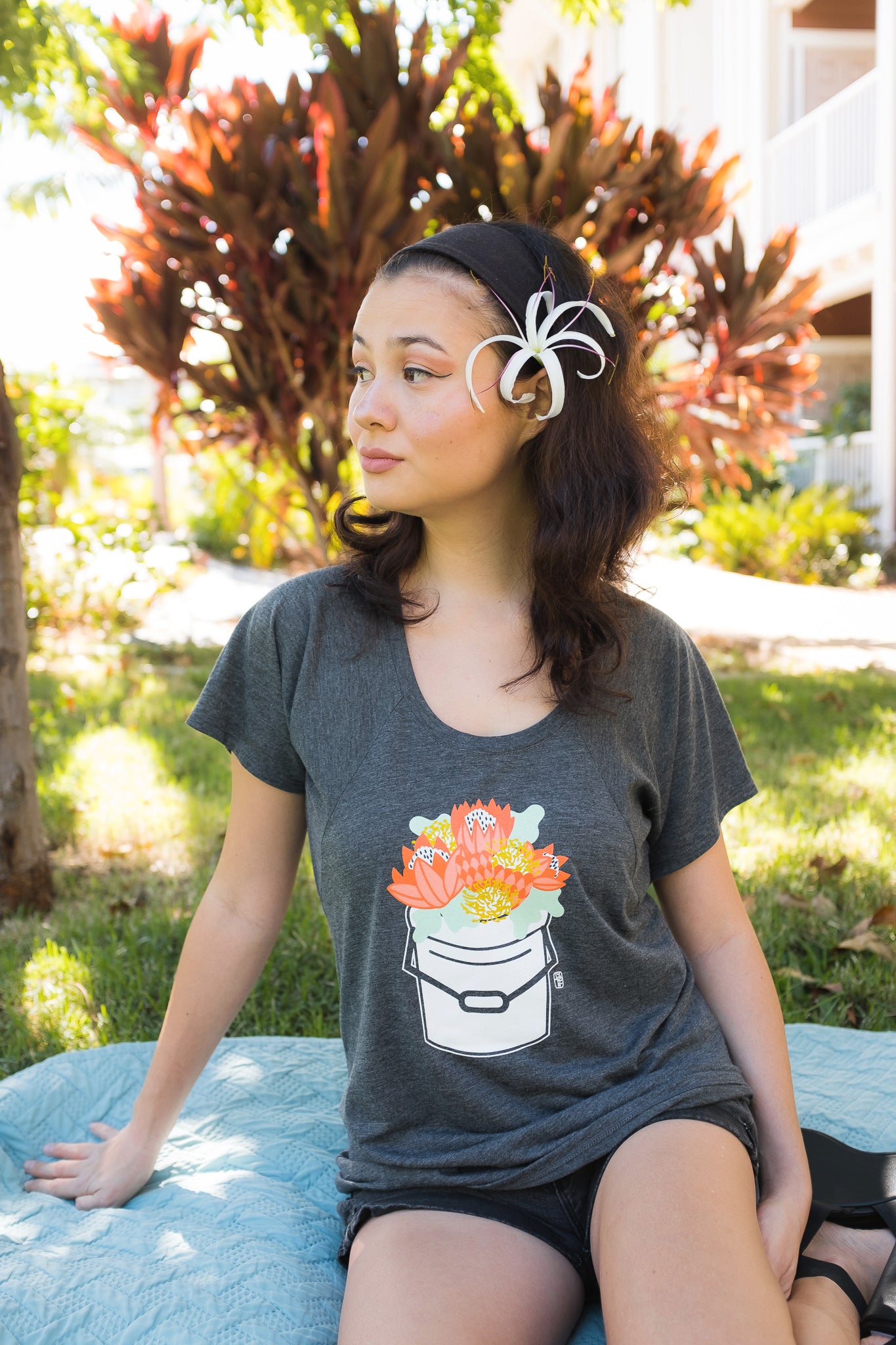 Protea Bucket Flowy Tee