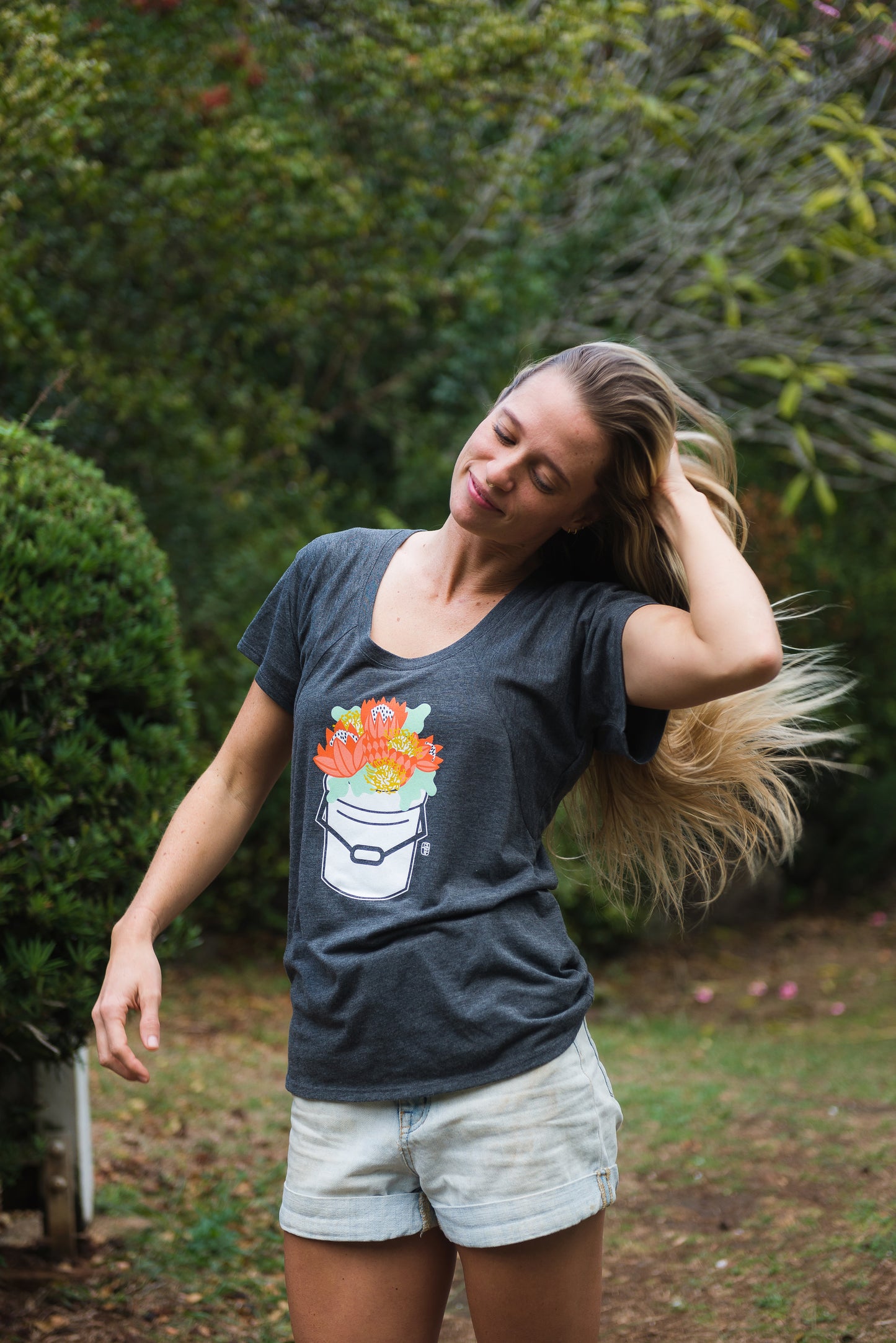 Protea Bucket Flowy Tee