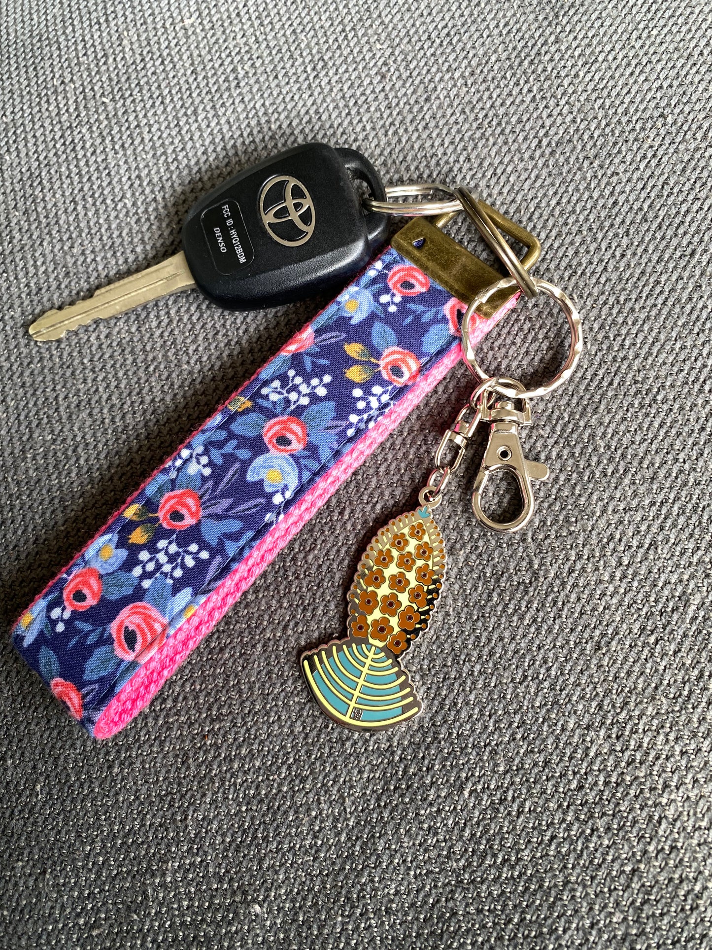 ʻĀhinahina Keychain
